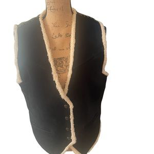 Nice leather vest with faux fur lining